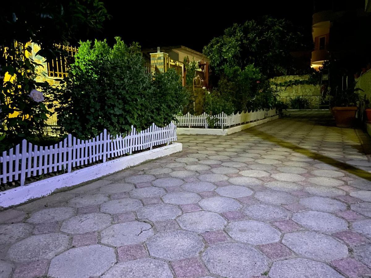 Raisa Guesthouse 12 Берат Экстерьер фото